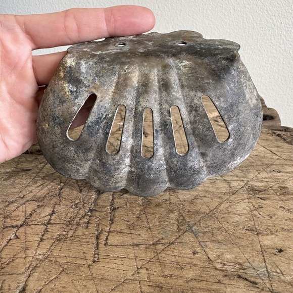 Vintage Metal Soap Dish Wall Mount Scalloped Feminine Patina Rustic Salvage - Picture 5 of 11